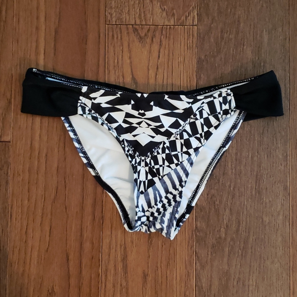 Womens black and white Bikini Bottoms - M